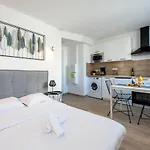 Apartamento Dolmen Adrien 2 *