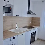 Apartamento Dolmen Adrien 2 *