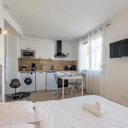 Dolmen Adrien 2 Apartamento *