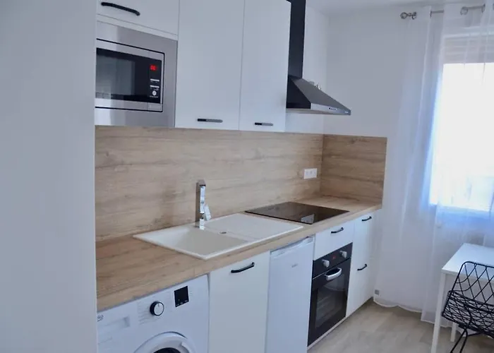 Apartman Dolmen Adrien 2 *