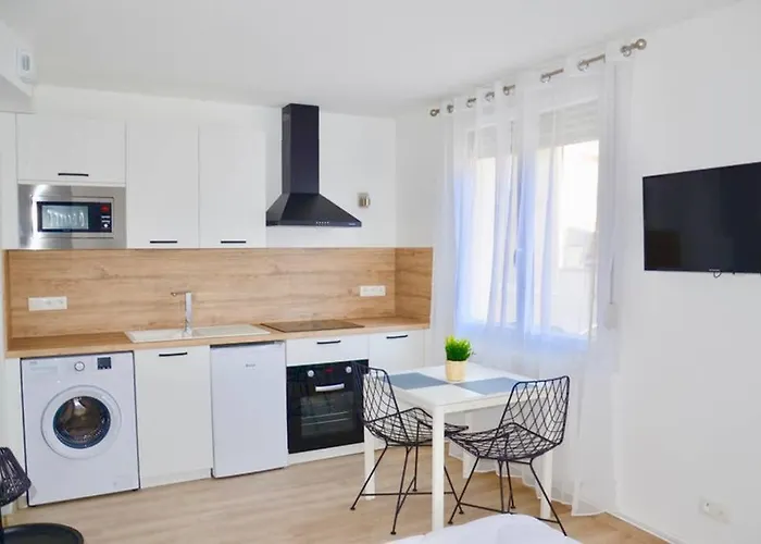 Dolmen Adrien 2 * טור