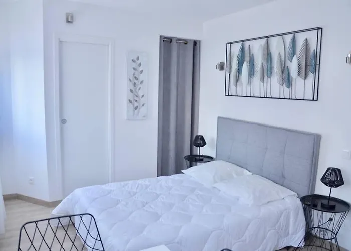 Dolmen Adrien 2 Apartman Tours